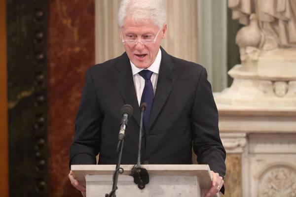 Bill Clinton urges McGuinness  mourners to pursue peace