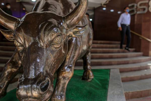 Banks and property stocks drive Iseq higher