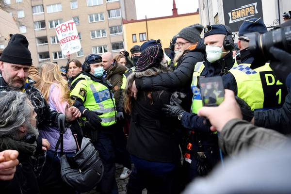 Covid-19: Police break up restrictions protest in Stockholm