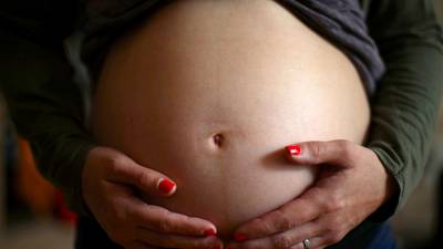 Inducing pregnant women at 41 weeks safer than waiting – BMJ