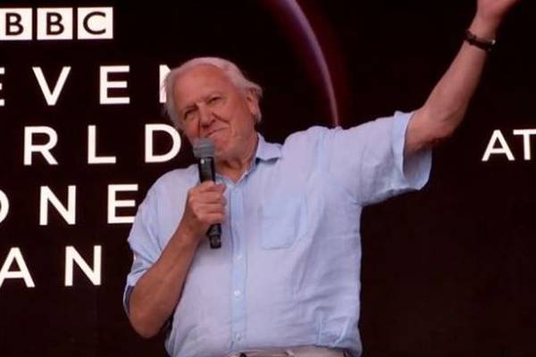 David Attenborough thanks Glastonbury for banning plastic bottles