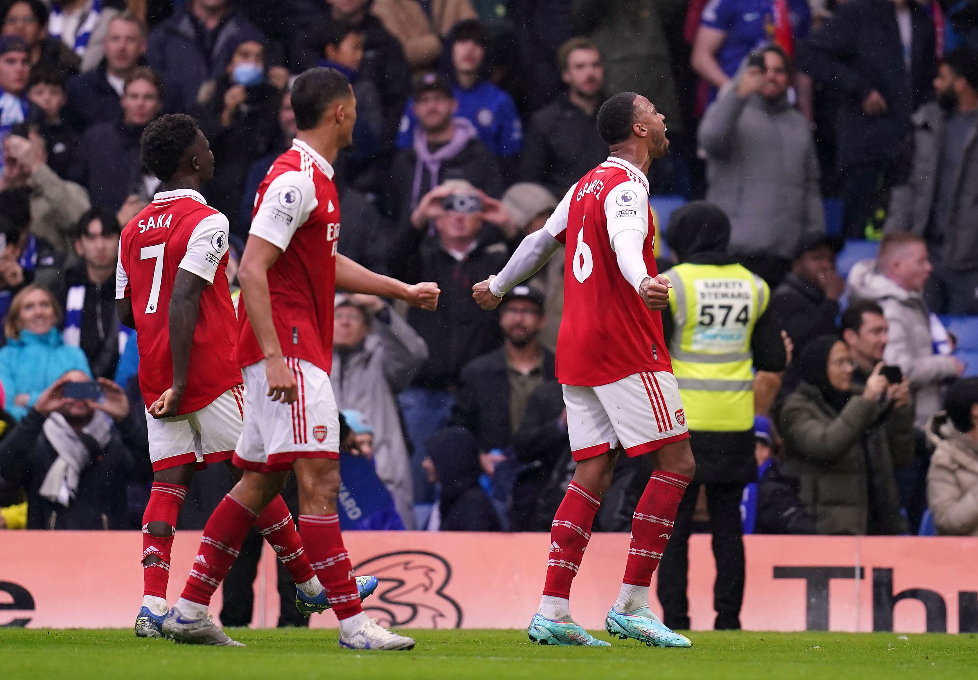 Arsenal Beat Chelsea to Return to the Top of the Premier League