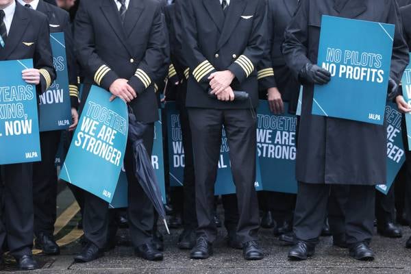 Aer Lingus pilot pay talks to resume amid warning of escalation in industrial action 