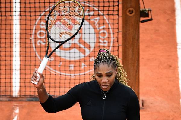 Serena Williams through after a slow start in Paris