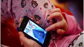 Minister discourages people from buying smartphones for children this Christmas