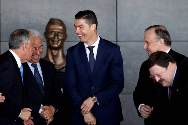 Self-taught sculptor defends grinning Ronaldo bust