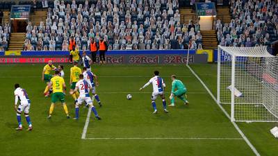 Teemu Pukki double keeps Norwich clear of chasing pack