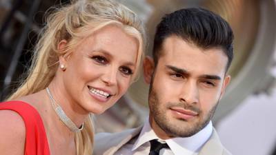 Britney Spears announces pregnancy: ‘Baby one more time’