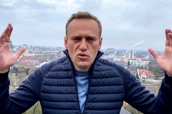 Kremlin critic Alexei Navalny to fly back to Russia on Sunday