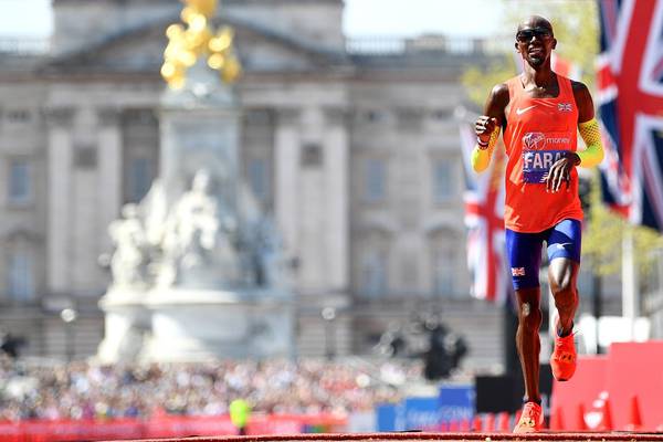 Mo Farah comes up short as Eliud Kipchoge wins London marathon