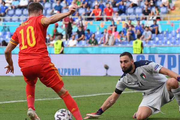 Italy’s Donnarumma ignores whistles to close in on clean-sheet record