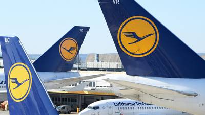 Lufthansa posts record €6.7bn loss amid Covid hit to air travel