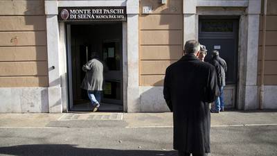 Italian banking crisis moves on to Unicredit’s €13bn cash call