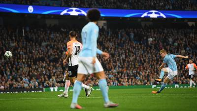 Agüero misses chance of record as shaky City take time to ditch Donetsk