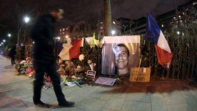 Paris pays tribute to three dead police officers – and says ‘Merci’