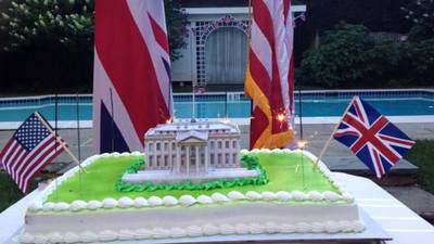 Embassy apologises after White House cake prompts row