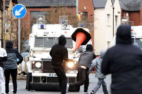 Loyalist paramilitaries deny involvement in street violence and criticise Irish Government