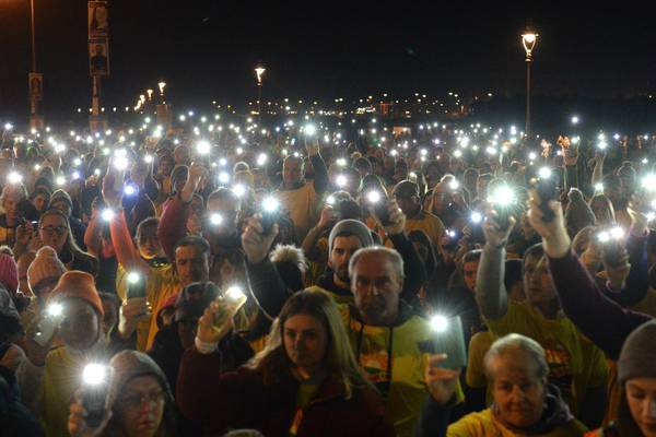 Darkness Into Light: 200,000 participate in suicide awareness walk