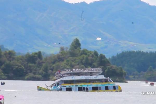 Colombia: Nine dead and 28 missing after tourist boat sinks