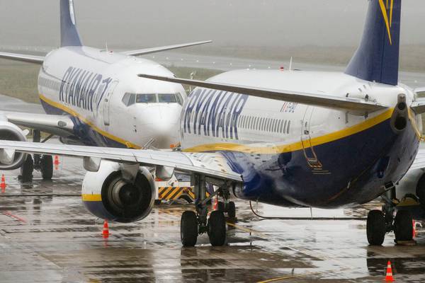 Ryanair easily outperforms its rivals in adding customers