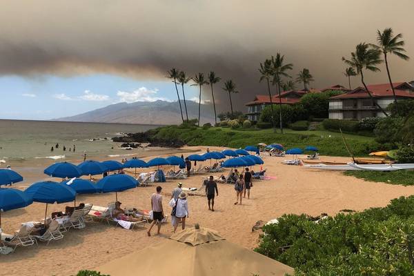 Thousands evacuated as wildfire spreads in Hawaii