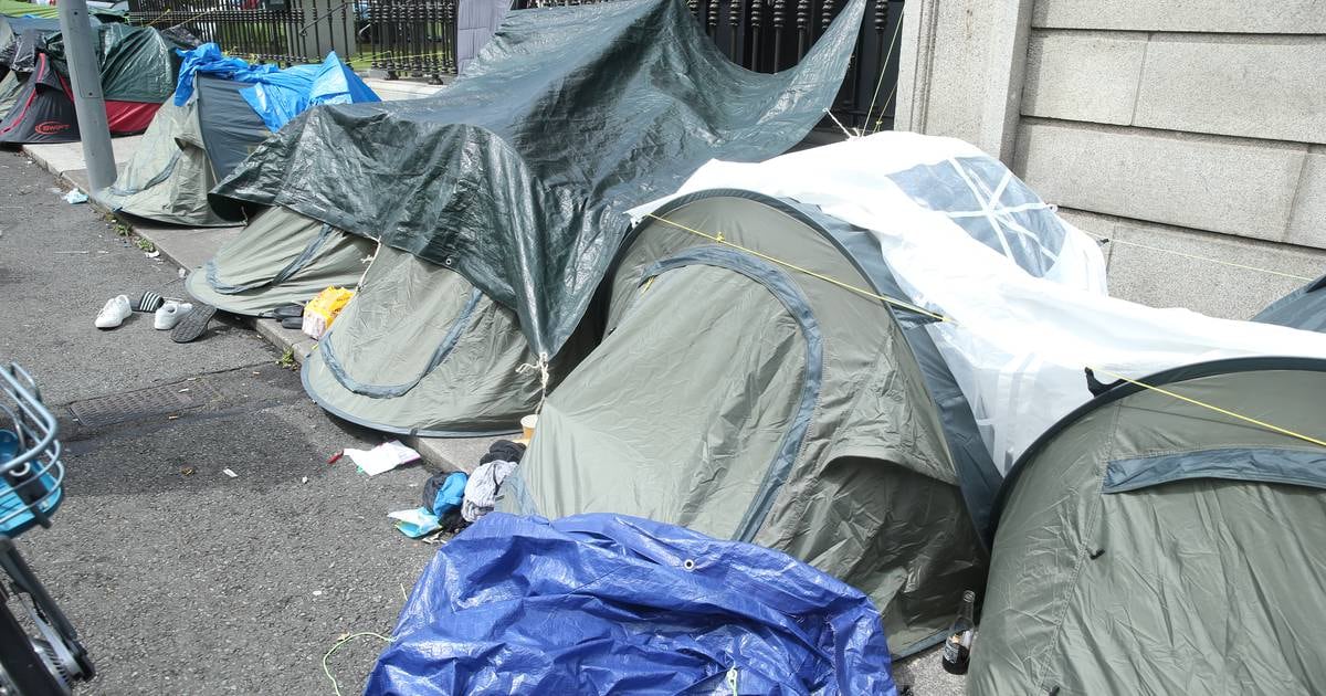 Number of homeless asylum seekers passes 2,000 for first time, new figures show