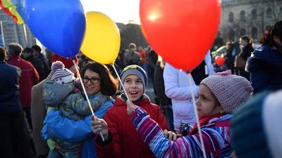 Romania scraps corruption decree amid huge protests