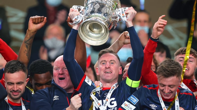 Ian Bermingham lifts the FAI Cup. Photo: Ryan Byrne/Inpho