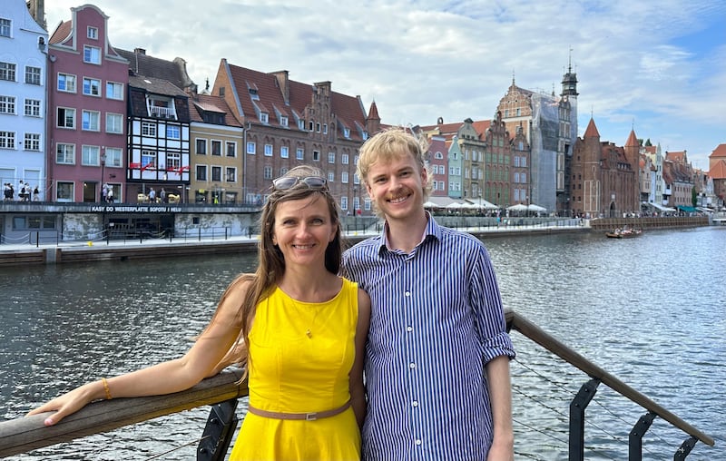 Tourguide Marta Ruszkiewicz and Conor Capplis along the Vistula river in Gdańsk