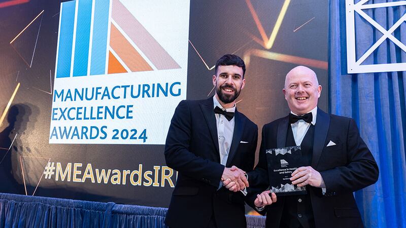 Ray King, entries lead of Business River presents the excellence in health and safety award to Niall Donnely, Suretank