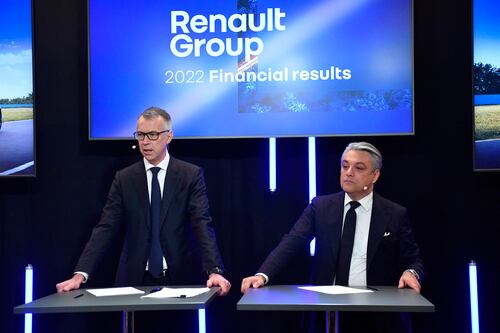 Renault sees rising returns on high orders, resumes dividend