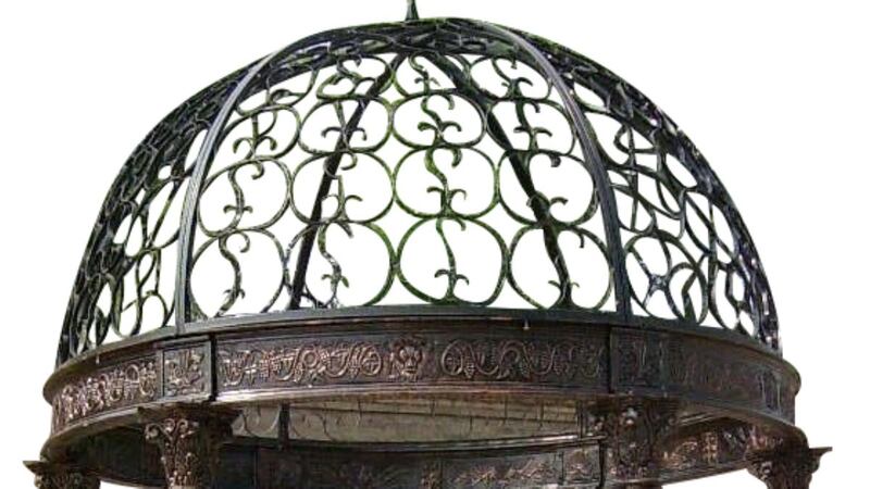 Lot 139 – a decorative case iron gazebo, (€3,000–€6,000)