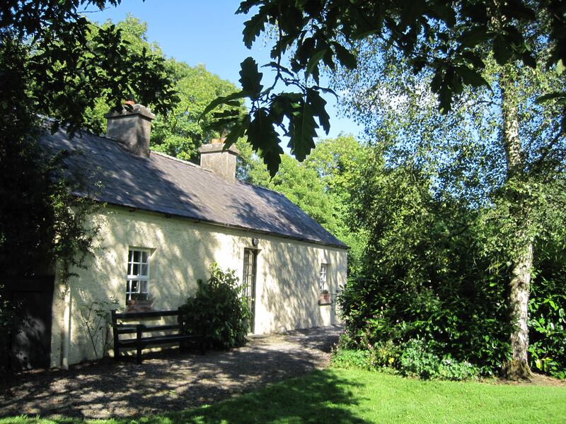 Gate lodge