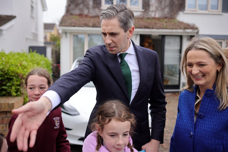 Taoiseach Simon Harris goes on the canvas with Fine Gael candidate Emer Currie at Stockton Green, Castleknock, Dublin immediately after dissolving the government at Áras an Uachtaráin nearby. Photograph: Chris Maddaloni

