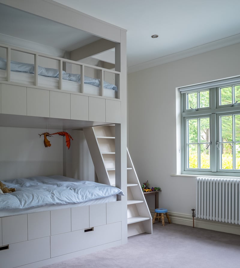 Custom bunk beds are an excellent opportunity to incorporate built-in storage. Bespoke design room by Optimise Design