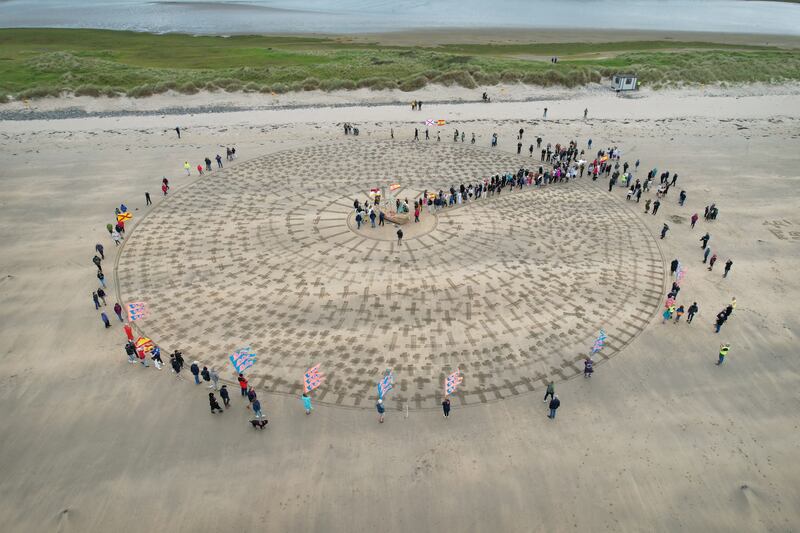 The deaths of 1,100 Spanish Armada soldiers and sailors 435 years ago this September was commemorated this weekend at Streedagh beach in Co. Sligo.  Senior Spanish Navy officers laid a wreath in memory of the Spanish Armada dead of 1588. The event was among a number that took place in the area as part of Spanish Armada Remembrance weekend which included a series of concerts, lectures, walks and other special events. Photo: Mike Guckian/Spanish Armada Ireland