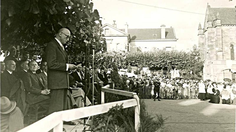 Robert Schuman speaks in Luxeuil-les-Bains  to commemorate the 14th centenary of Columbanus’s birth. Leading European statesmenattending included Minister for Foreign Affairs Seán MacBride and Taoiseach John A Costello and high-ranking Church officials including  Monsignor Roncalli, future Pope John XXIII