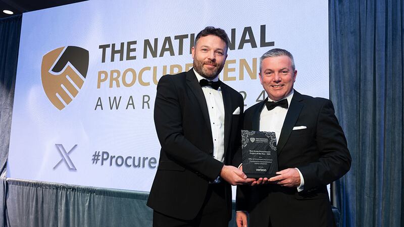 Kieran Scannell, senior director purchasing, supply chain & sustainability at Verizon, presents the best green procurement project of the year - SME to Vincent O'Reilly, Office of Government Procurement