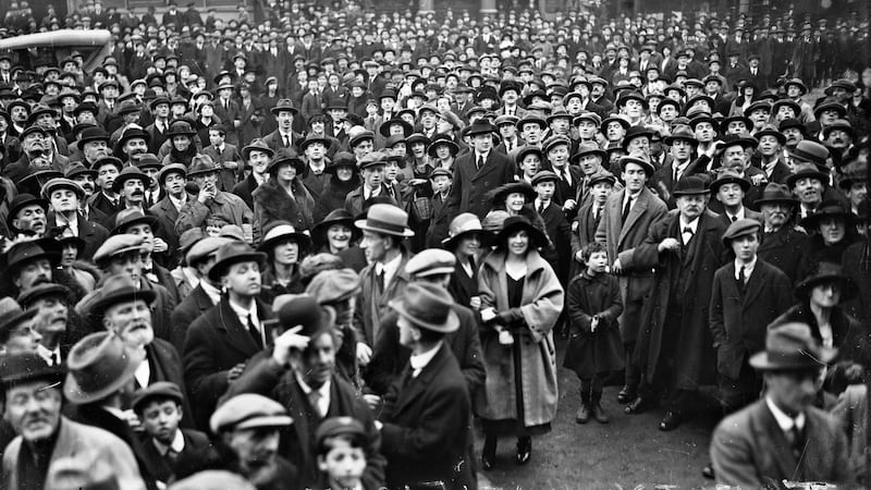 Original photograph of crowd gathered outside Earlsfort Terrace during Treaty ratification meeting. Photograph: Irish Independent Newspapers