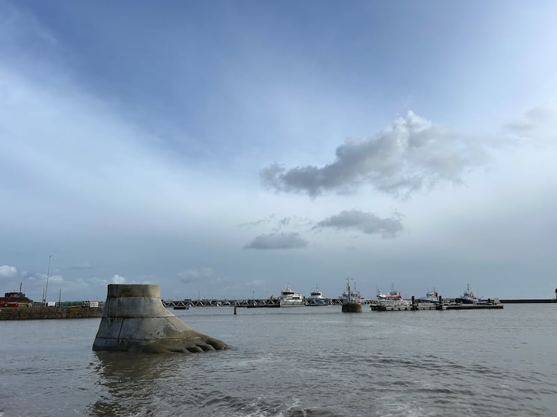 Le Pied – the foot – by artists Daniel Dewar and Grégory Gicquel, Saint-Nazaire