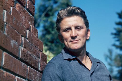 Kirk Douglas obituary: Ragman’s son who became a Hollywood superstar