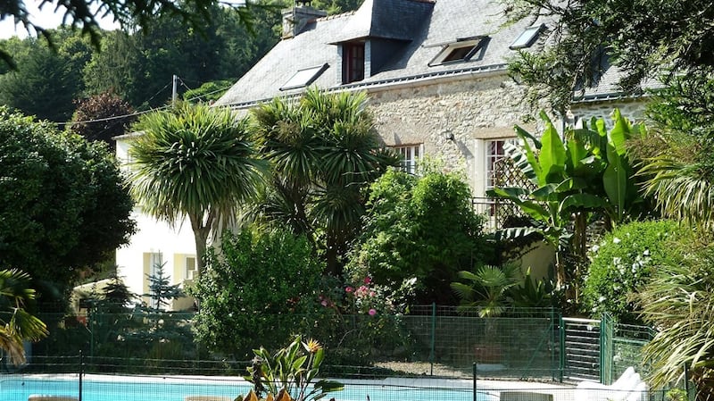 Farmhouse with  a heated swimming pool in Brittany, France