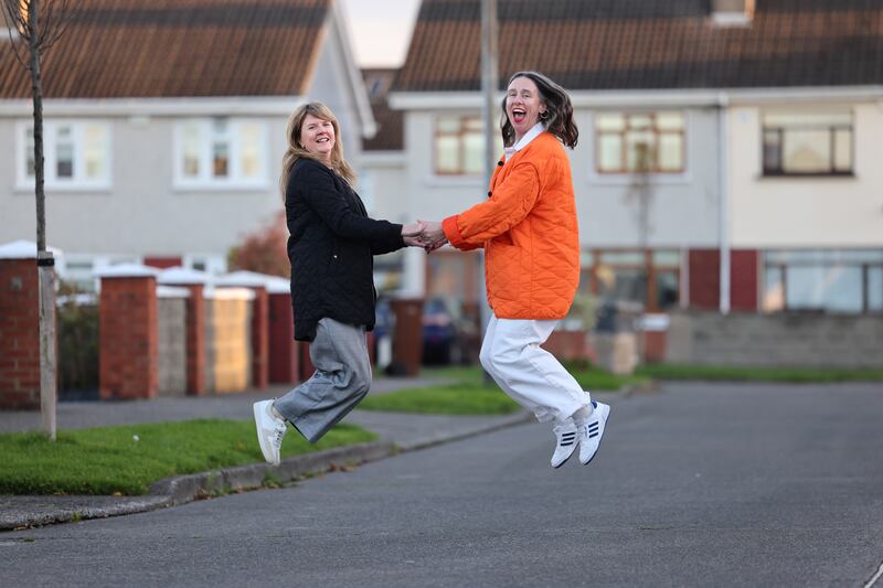 Best friends Jan Brierton and Lesley McGuirk. Photograph: Dara Mac Dónaill