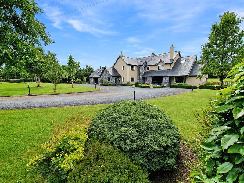 Erinagh Lodge, Fountain, Ennis, Co Clare boasts a professionally installed putting green