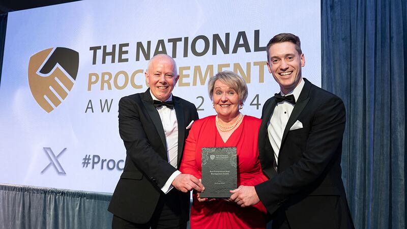 Yvonne Delaney, awards judge, presents the best procurement risk management award to Robert Doyle & Maurice O'Sullivan, Keelings Retail