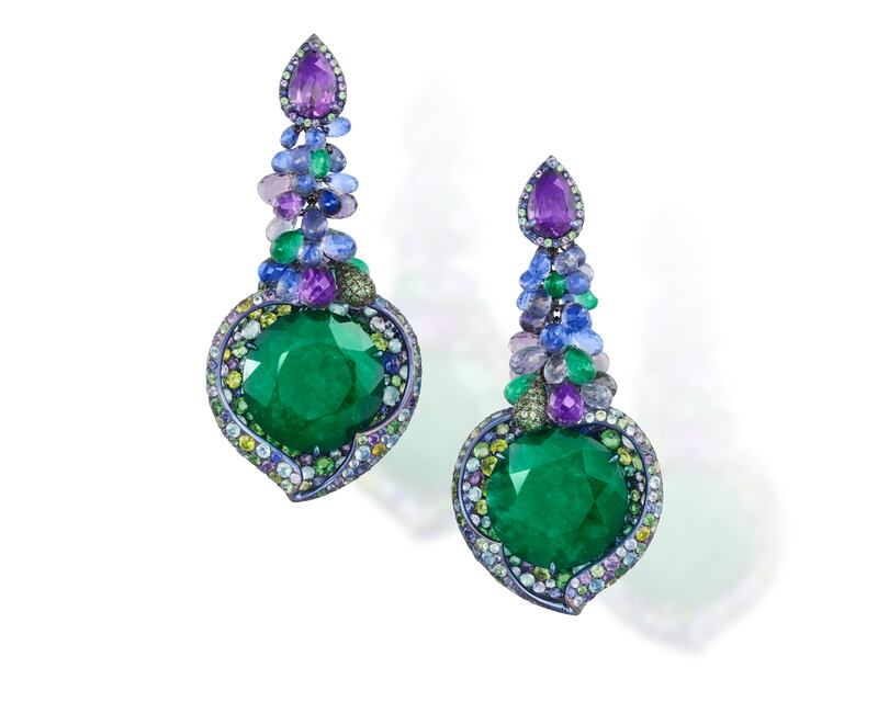 A pair of emerald and gem set earrings by Chopard (€20,000-€25,000)