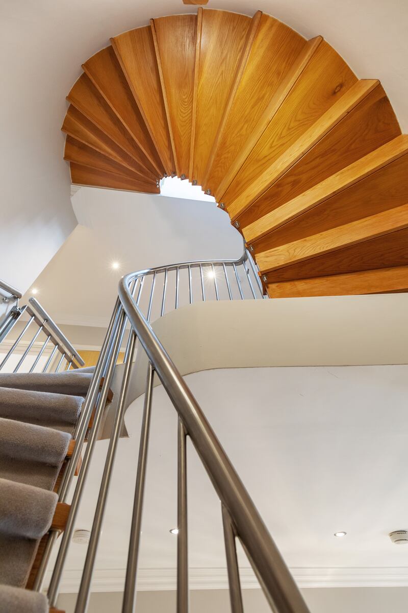 Curved staircase