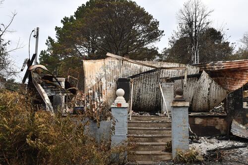 Australian fires: Rain brings respite to communities battling wildfires