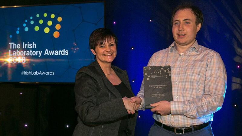 Lynn Willacy, Community and STEM Ambassador, presents the Engineering Laboratory of the Year award to Vikram Pakrashi, Dynamical Systems and Risk Laboratory, UCD.