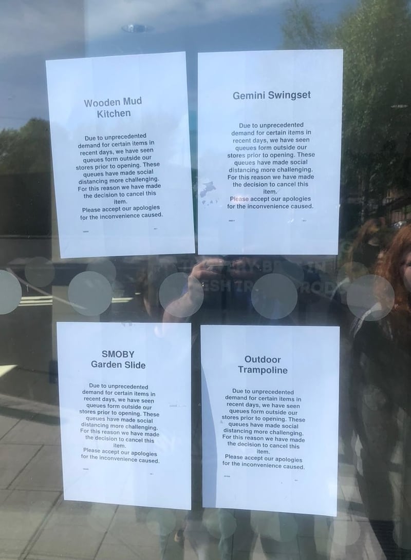 Signs informing Lidl customers of cancelled items